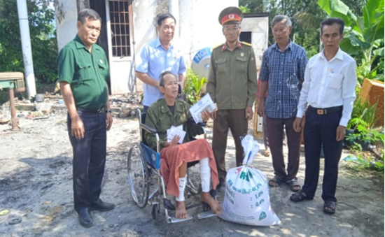 Hội Cựu chiến binh huyện Lắk thăm, động viên gia đình hội viên bị hỏa hoạn 